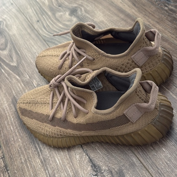 Yeezy - Picture 2 of 7